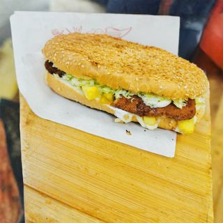 Sandwich panini snitel pui