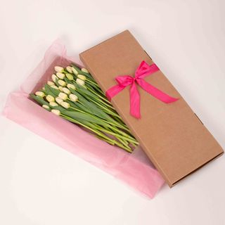 Cutie cu 29 lalele albe