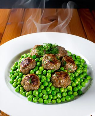 Mazăre cu chifteluțe