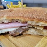 Lomito Cordobés clasico con papas fritas