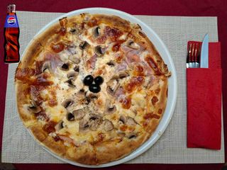 Pizza Capricciosa + Pepsi