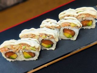 71. Dragón Roll Fantastico Salmón