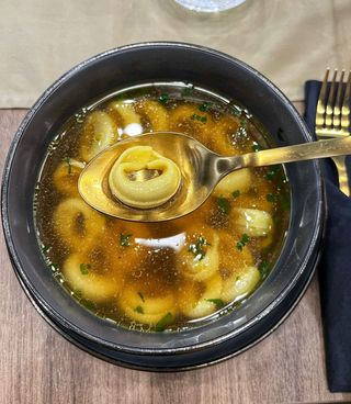 Supă de vită cu tortellini