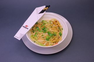 816. Nudle sa piletinom, soja sosom i prazilukom