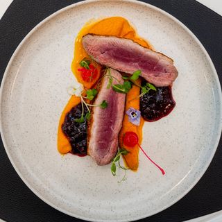 Piept de rata cu piure de morcovi