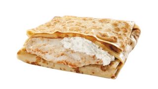 Сытный блин с куриной грудкой-гриль под соусом