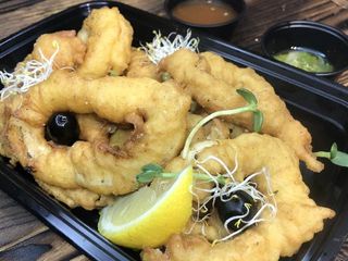 Кільця кальмара фрі із сирним соусом (200/50г)