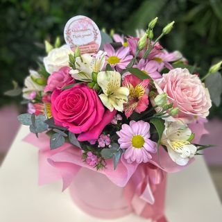 Кутия с рози, хризантеми, алстромерия и еустома #138