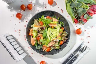 Insalatona con salmone