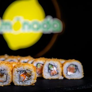  Rolls Calientes De Cangrejo Y Queso Philadelphia (8 Pzs.)  r#44   