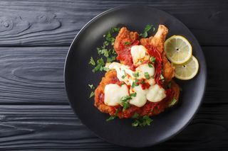 Schab z serem i pomidorem zapiekany