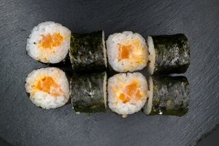 Макі з лососем 