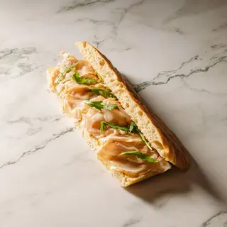 Focaccia di porchetta e pesto