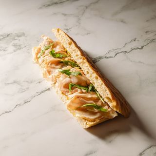 Focaccia di porchetta e pesto