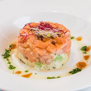 Tartar de salmón marinado con guacamole