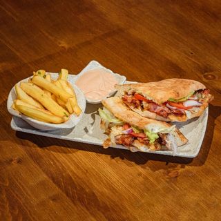 Panuozzo pui cu bacon si cartofi prajiti