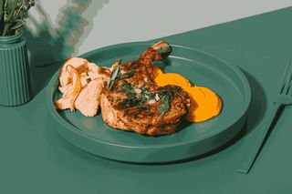 Keto Cotlet cu piure de morcovi si ciuperci 200/200gr