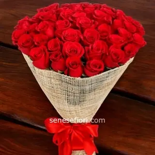 mazzo 9 rose rosse stelo lungo 