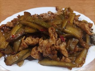 70. Свинско месо с мариновани краставички ,Люто(300гр)