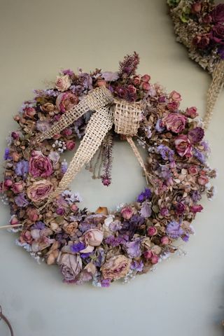 ხმელი ყვავილებით