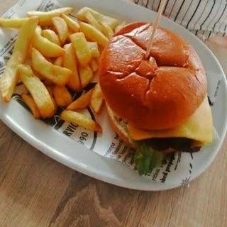 Hamburguesa + queso + patatas
