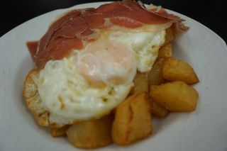 Tapa De Ous Ferrats Amb Patates I Pernil