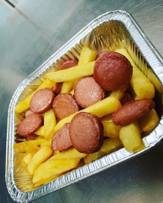 Porzione di Patatine e wurstel