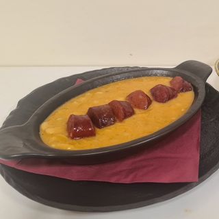 Čorbast pasulj sa kobasicom