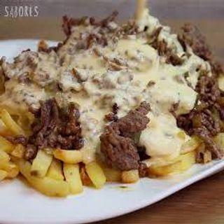 Patatas Con Queso Y Carne