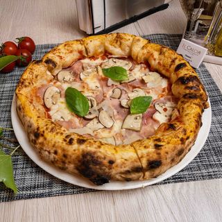 Pizza Prosciutto e Funghi 