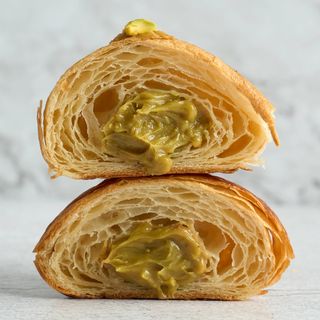 Кроасан с крем пистакио 