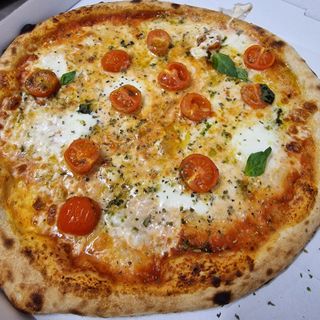 Pizza Caprese