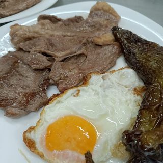 Bistec amb patates / Bistec con patatas 