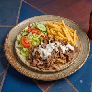 Shawarma Con Patatas Y Ensalada