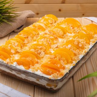 Лимецов сладкиш с крем маскарпоне и праскови (200 гр)