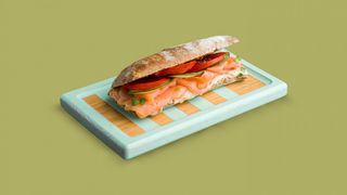 Dimljeni losos i tuna namaz sendvič