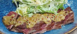 Слайсирано телешко бон филе с пепър сос (400г)