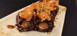 MU8 Uramaki venere salmone e pistacchio