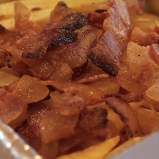 Patatine, guanciale croccante & Cheddar