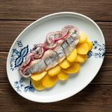 Картопля з оселедцем та цибулею