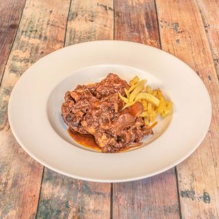 Rabo de toro guisado al vino de Cangas
