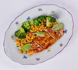 Куриная грудка с кукурузой и брокколи(390гр)