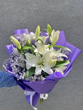 Biała lilia z dodatkiem