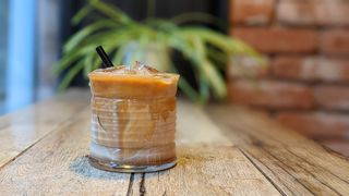 ცივი კაპუჩინო ვეგანური რძით