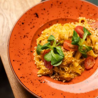 Makaron caserecce z sosem cukiniowym z curry