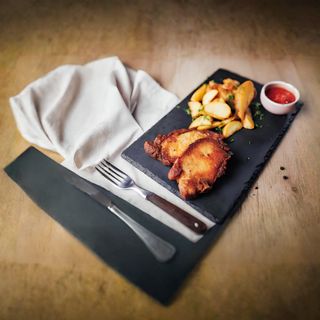 Cotlet de porc cu sos cu cartofi copti