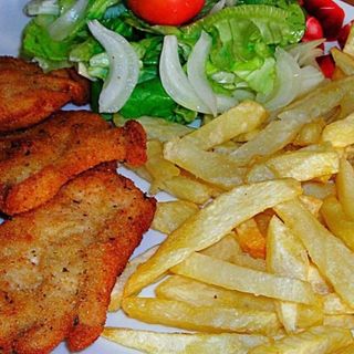 Plato Combinado De Pechuga De Pollo Frito