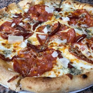 Pizza Formaggi e pomodori secchi