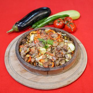 GHIVECI CU CARNE DE VITEL