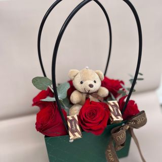 Torbica mix boje, 6 ruža, Bajadere, medo